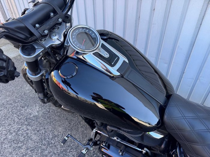 2018 Harley-Davidson Sport Glide 107 (FLSB) Softail Black