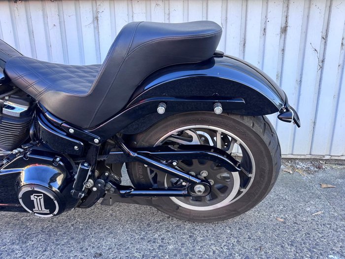 2018 Harley-Davidson Sport Glide 107 (FLSB) Softail Black