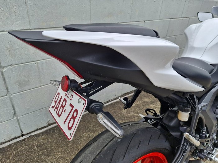2023 Yamaha YZF-R7LA White