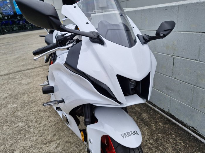 2023 Yamaha YZF-R7LA White