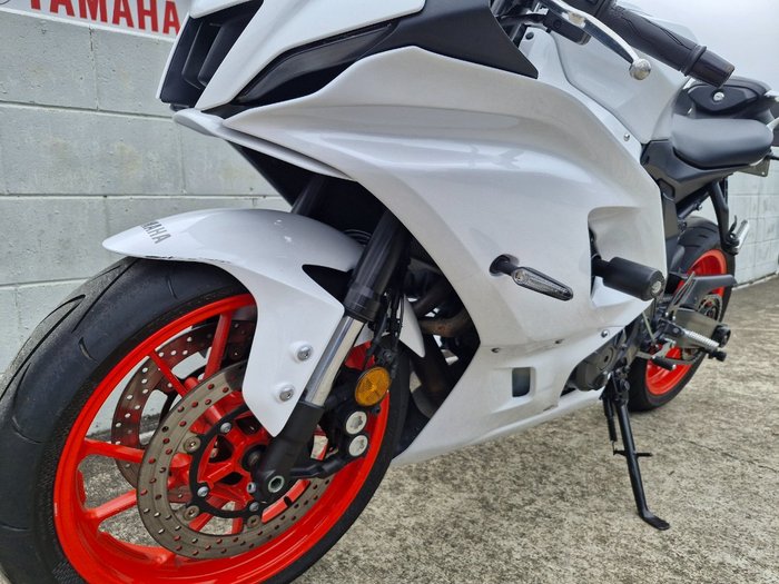 2023 Yamaha YZF-R7LA White
