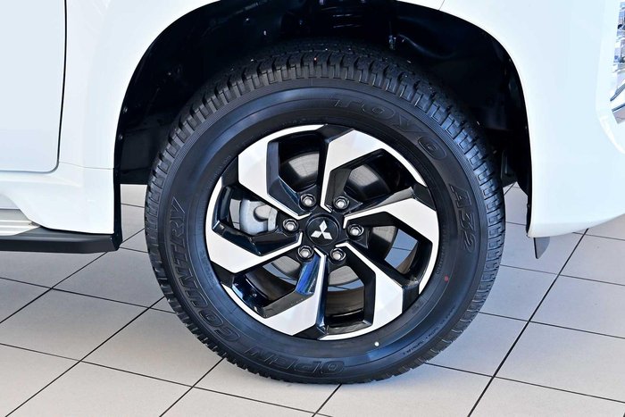2025 Mitsubishi Pajero Sport GLS