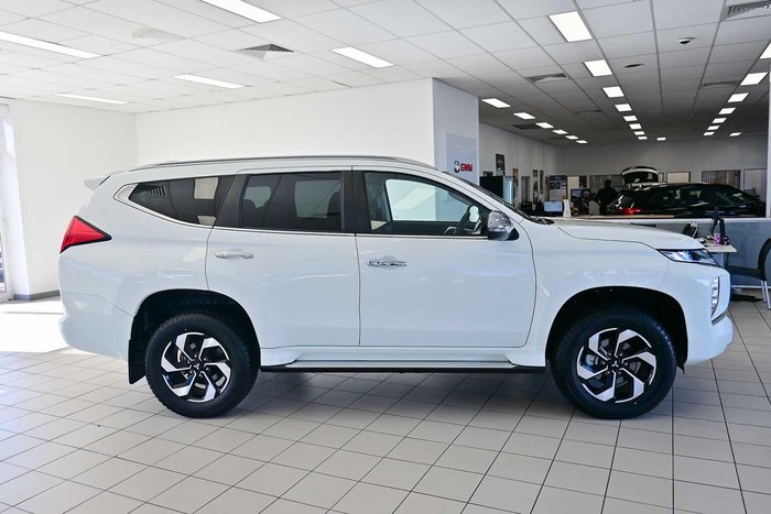 2025 Mitsubishi Pajero Sport GLS