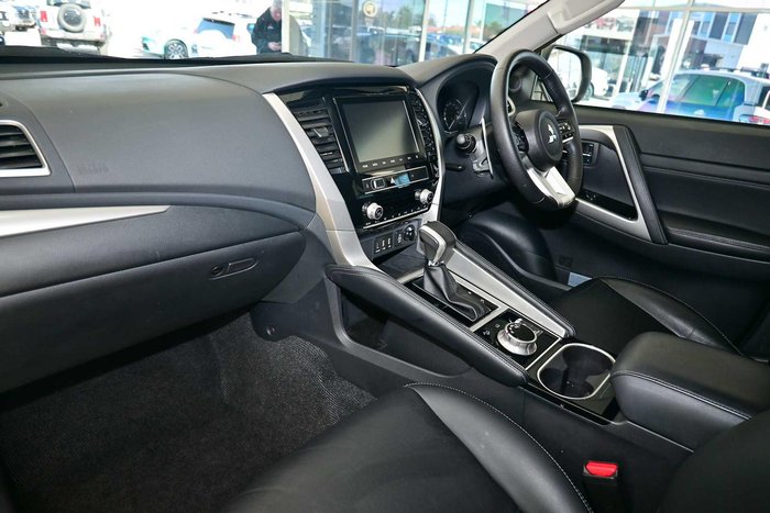 2025 Mitsubishi Pajero Sport GLS