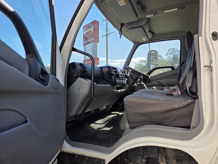 2023 Hino 300 Series 817