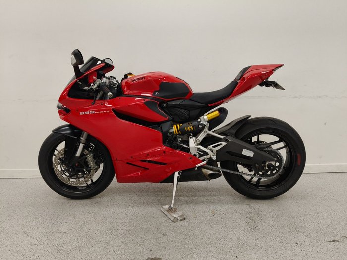 2015 DUCATI 899 PANIGALE Red