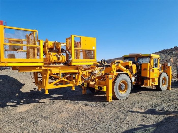 2021 MacLean LR3 Boom Lift Truck