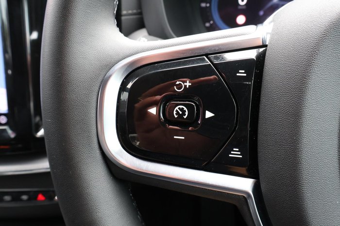 2021 Volvo XC60 B6 R-Design