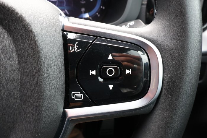 2021 Volvo XC60 B6 R-Design