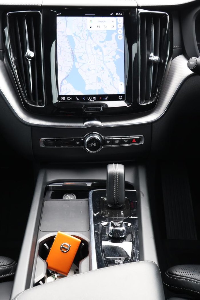 2021 Volvo XC60 B6 R-Design
