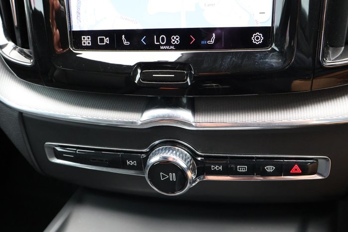 2021 Volvo XC60 B6 R-Design