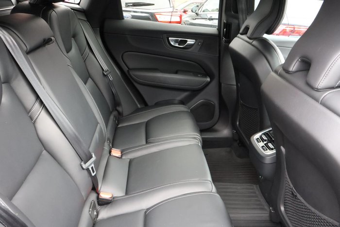 2021 Volvo XC60 B6 R-Design