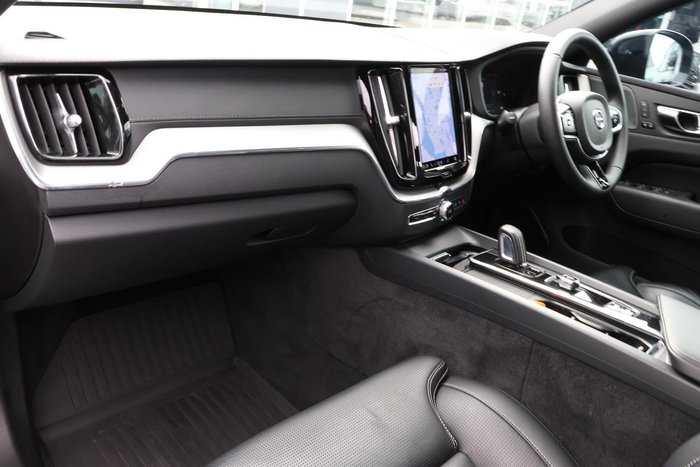 2021 Volvo XC60 B6 R-Design