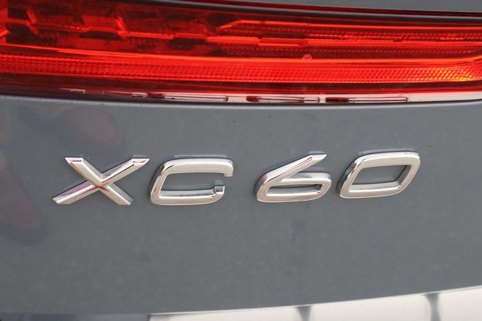 2021 Volvo XC60 B6 R-Design