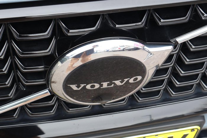 2021 Volvo XC60 B6 R-Design