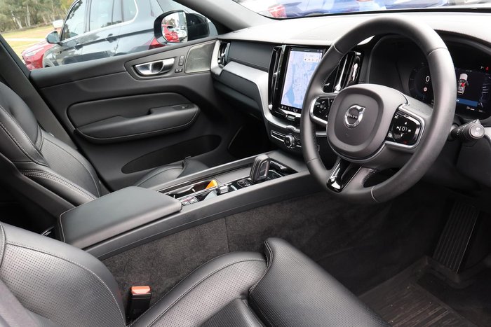 2021 Volvo XC60 B6 R-Design