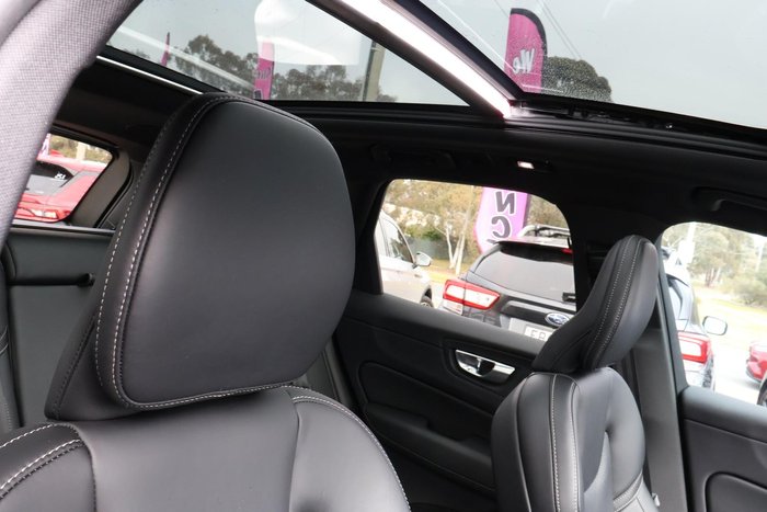 2021 Volvo XC60 B6 R-Design