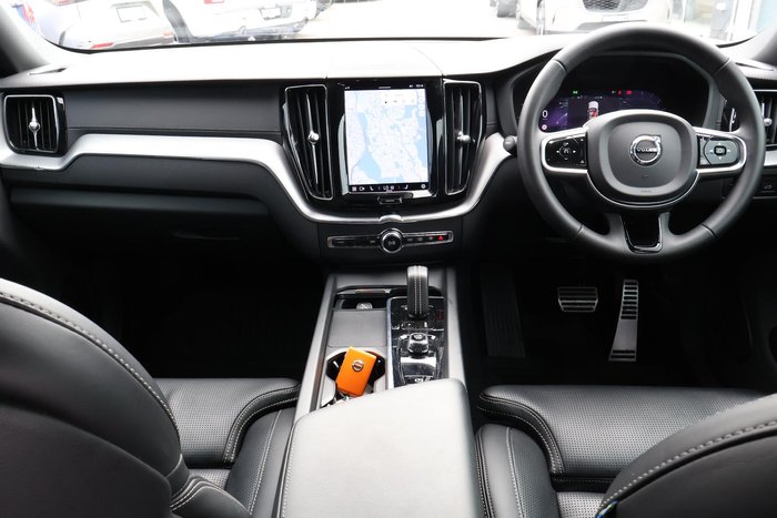 2021 Volvo XC60 B6 R-Design