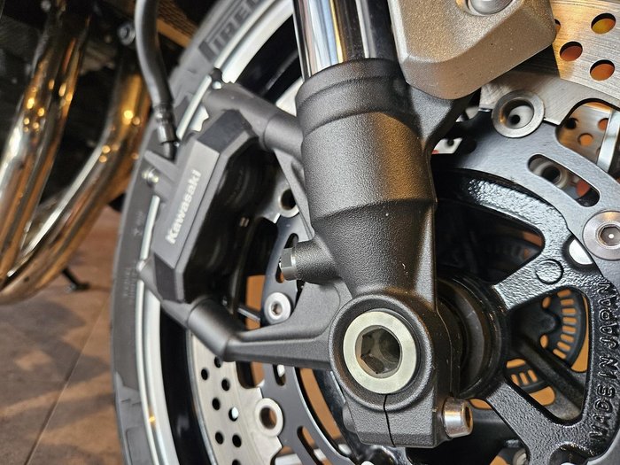 2024 Kawasaki Z900RS (Z900C) Z Maroon