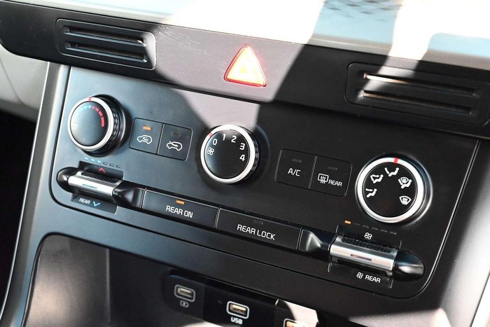 2023 Kia Carnival S