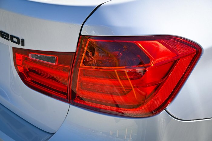 2012 BMW 3 Series 320i
