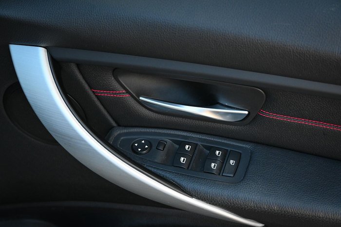 2012 BMW 3 Series 320i