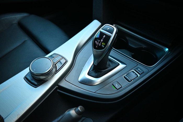 2012 BMW 3 Series 320i