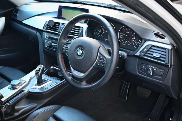 2012 BMW 3 Series 320i