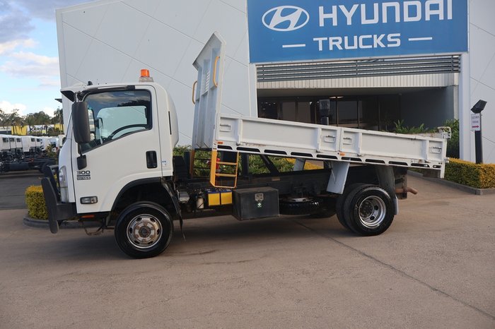 2013 ISUZU NPS 300