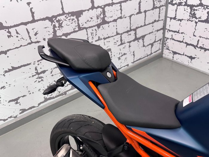2023 KTM RC 390 RC Orange