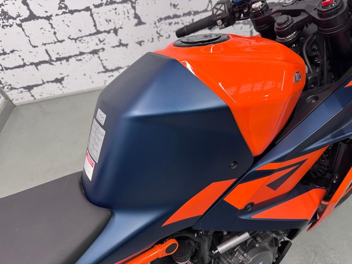 2023 KTM RC 390 RC Orange