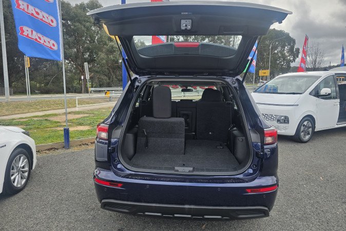 2024 MITSUBISHI OUTLANDER ES 7 SEAT (2WD)
