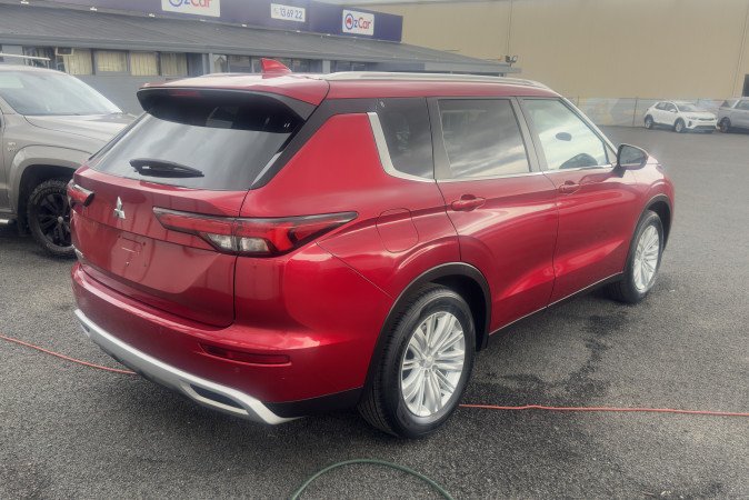 2024 MITSUBISHI OUTLANDER LS 7 SEAT (2WD)