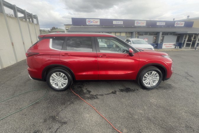 2024 MITSUBISHI OUTLANDER LS 7 SEAT (2WD)