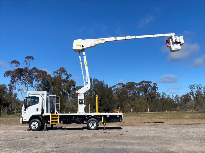 2011 Isuzu F Series FRR 500
