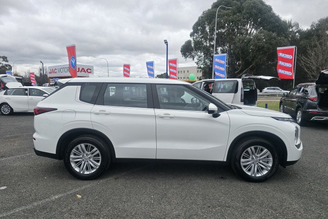 2024 MITSUBISHI OUTLANDER