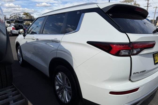 2022 MITSUBISHI OUTLANDER LS 7 SEAT (2WD)