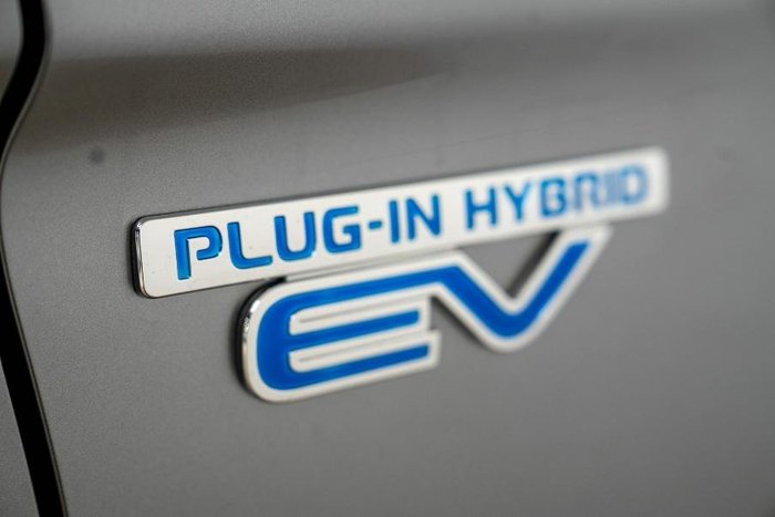 2019 Mitsubishi Outlander PHEV ES ADAS