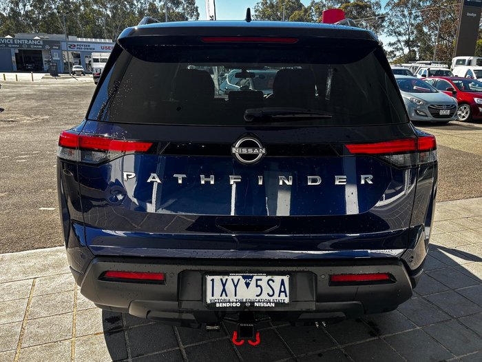 2022 Nissan Pathfinder ST-L