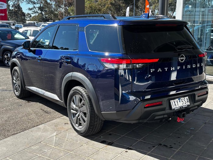 2022 Nissan Pathfinder ST-L