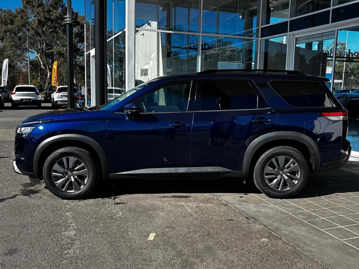 2022 Nissan Pathfinder ST-L