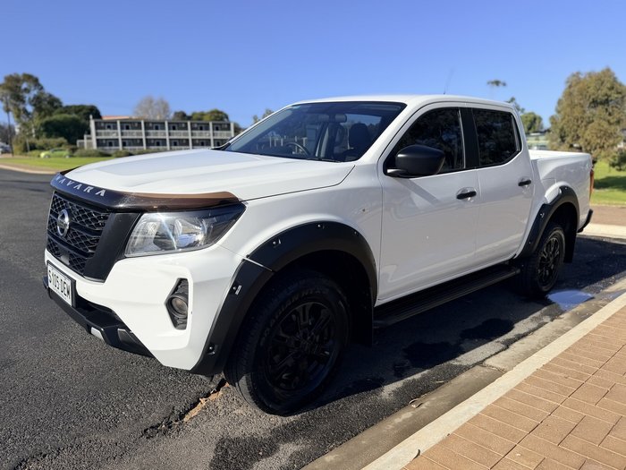 2022 Nissan Navara SL
