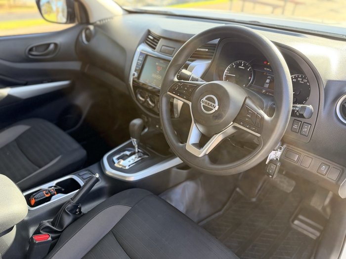 2022 Nissan Navara SL