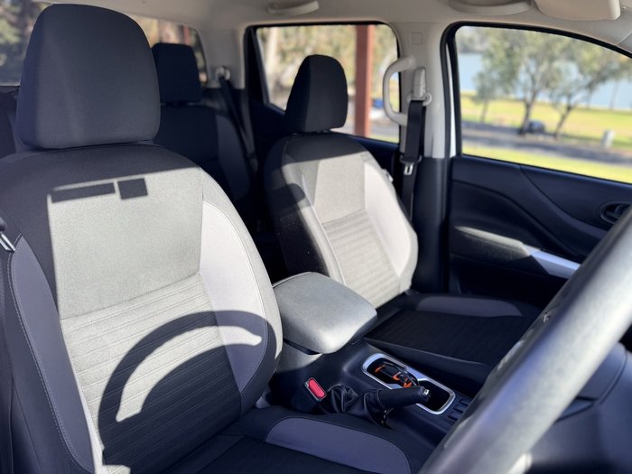 2022 Nissan Navara SL