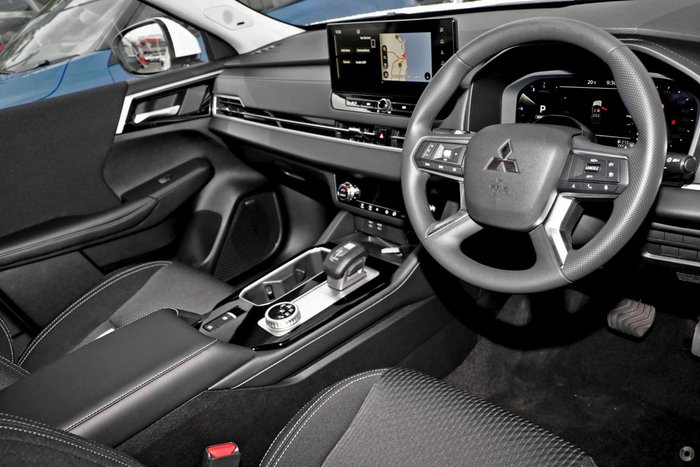 2026 Mitsubishi Outlander ES