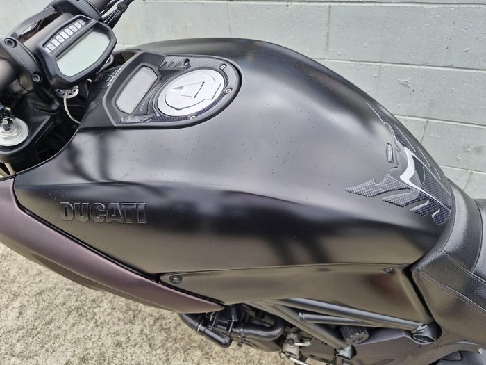 2015 DUCATI DIAVEL Black