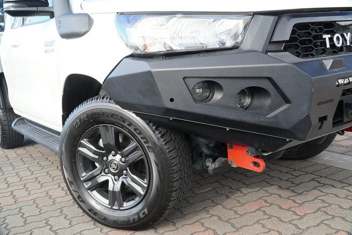 2025 Toyota Hilux SR