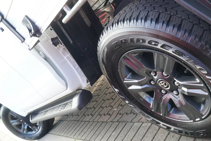 2025 Toyota Hilux SR