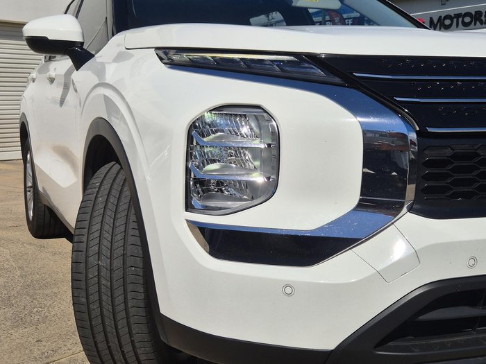 2023 Mitsubishi Outlander ES