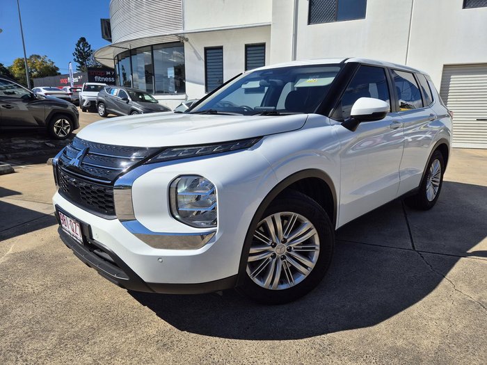 2023 Mitsubishi Outlander ES